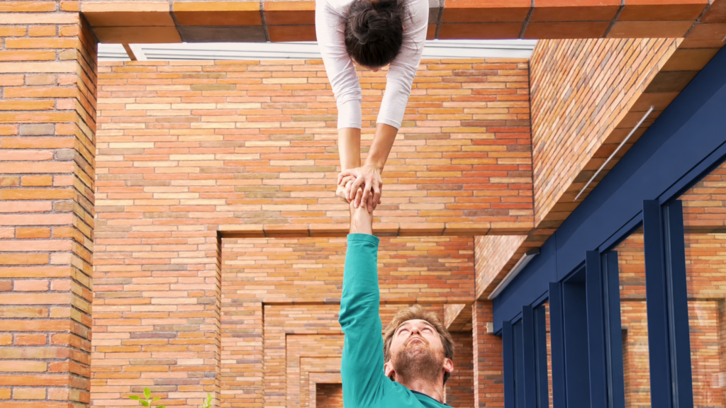 Portés acrobatiques et main à main dans les Arts du Cirque